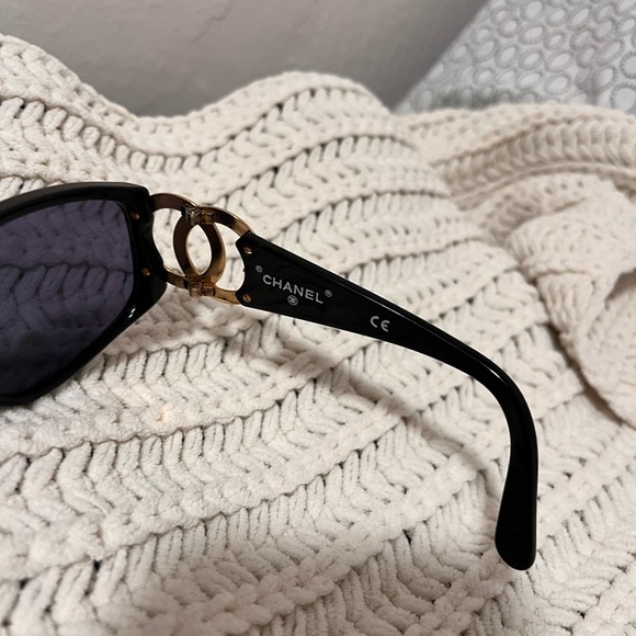 Chanel vintage 02461 CC Logo Sunglasses - Picture 6 of 16